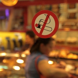 протест срещу забрана за пушене